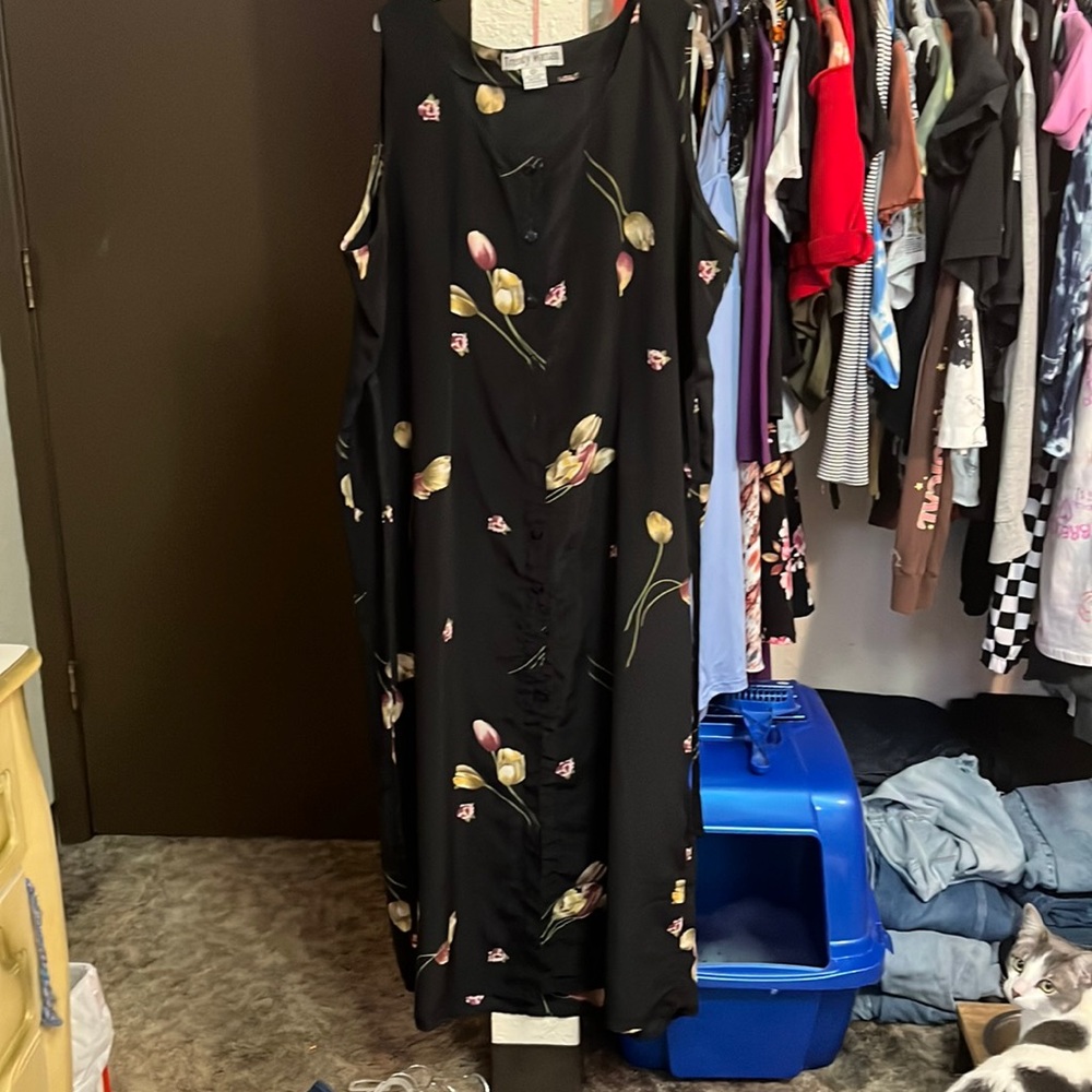 Cute flowery black dress